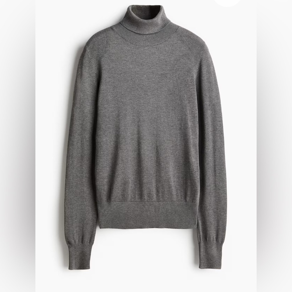 H&M BLACK Lightweight Turtleneck Sweater NWT